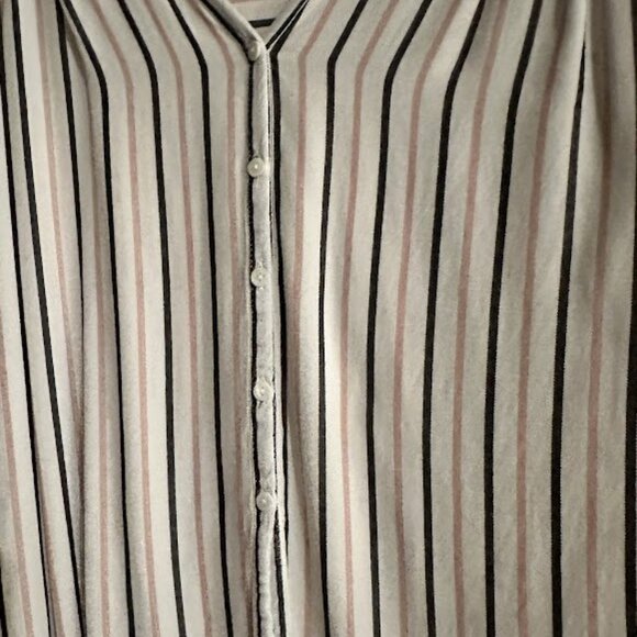 Max Studio Button Down Top - Picture 2 of 7